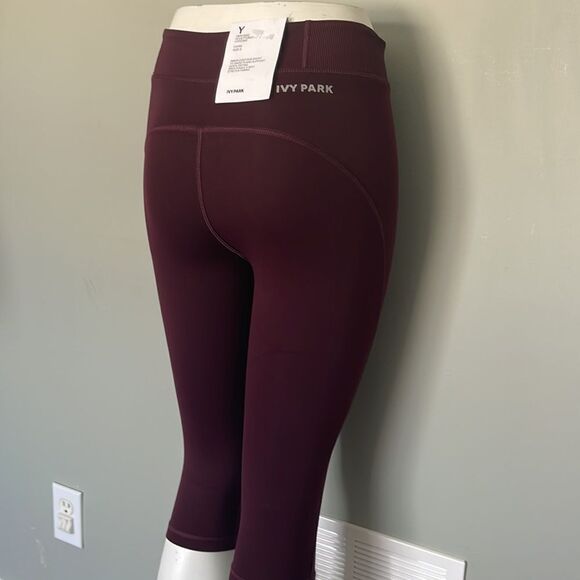 Ivy Park High Rise Capri Small . - Picture 2 of 3